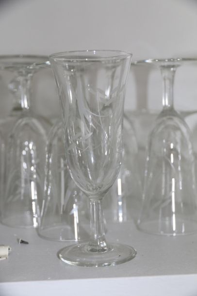 null Partie de service de verres à pied ciselé, sceau à glace, vase en verre taillé,...