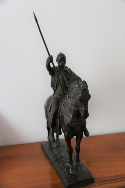 null Emmanuel FREMIET (1824-1910)
Cavalier romain. 
Groupe en bronze patiné marron,...