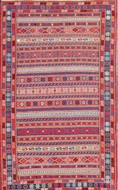 null Original Kilim Soumak Azéri vers 1980
Travail au crochet aux fils de laine sur...