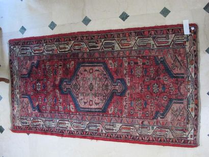 null Small wool and silk carpet with a pink background. Length: 115 cm

Small wool...