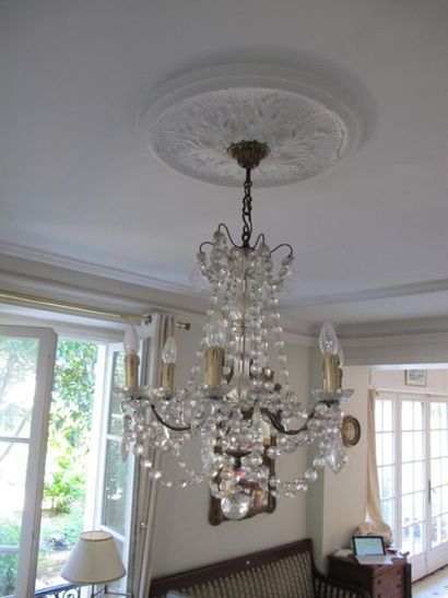 null Brass chandelier with 6-arm glass beads. 
H.90 cm