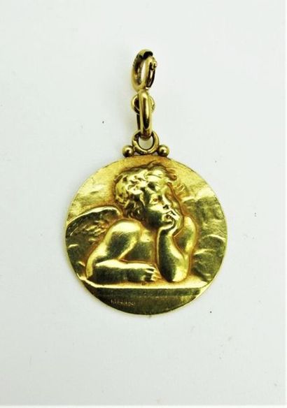 null Médaille en or jaune 750°/°° gravée d'un angelot.
Poids : 5,4 g
(gravée)
