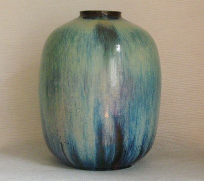AUGUSTE DELAHERCHE (1857-1940) Vase ovoïde en grés émaillé à coulures bleu, vert,...