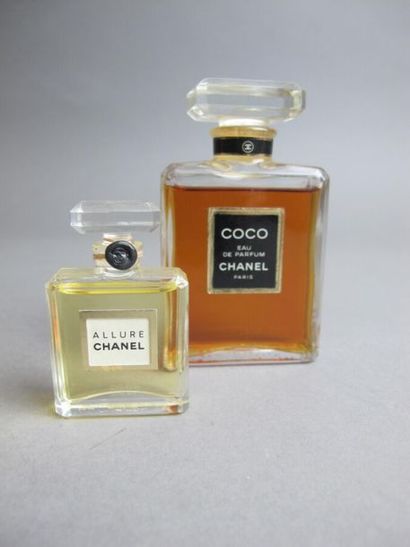 Chanel - (1990's)
Set including 1 