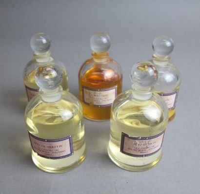 null Serge Lutens - (années 1990)
Série de 5 flacons d'eau de parfum 75ml dont un...
