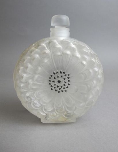 null Lalique France - "Dahlia" - (1980's)
1 perfume bottle in pressed frosted colourless...