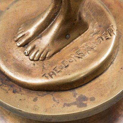 null Théodore RIVIERE (1857-1912). 
Sujet en bronze à patine dorée représentant Phryné...