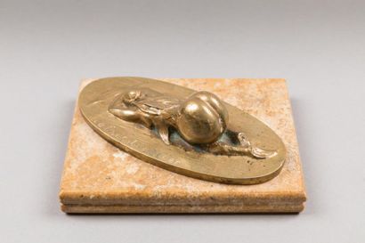 null L. GARDEY
Sujet en bronze à terrasse ovale ciselé à patine dorée représentant...