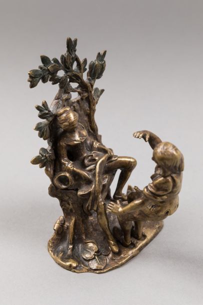 null Groupe en bronze doré représentant une jeune laitère tenant une cruche, assise...
