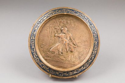 null Jules Edouard ROINE (1857-1916)
Plaque ronde en bronze ciselé et doré représentant...