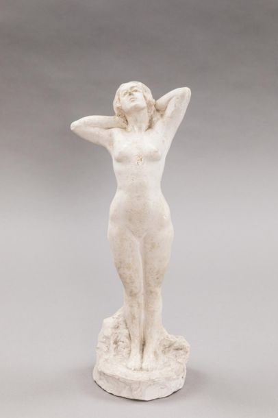 null Antoine CALBET (1860-1942). 
Femme nue debout. Sujet en plâtre. Signé sur la...