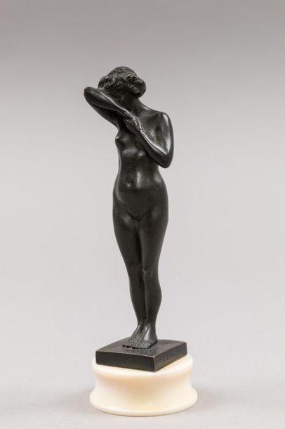 null Luigi BETTI (1879-1941)
Sculpure en bronze à patine noire représentant "Phryné"...