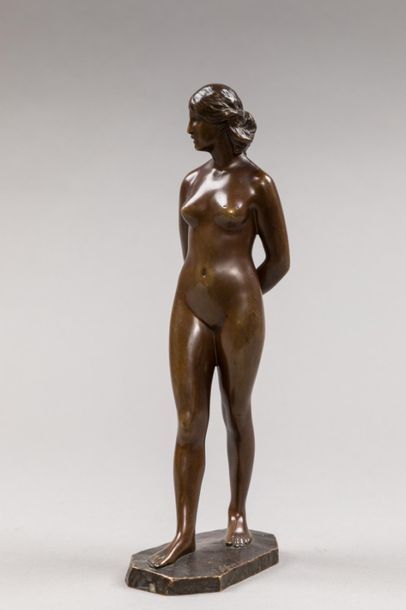 null Carl SEFFNER (1861-1932)
Eve, sculpture en bronze à patine médaille signé sur...