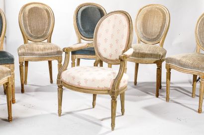 null Suite of six chairs and a medallion backrest chair in lacquered wood. Fluted...