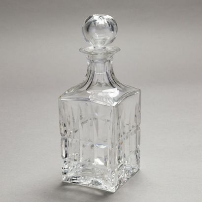 null BACCARAT
Wisky bottle in cut crystal.
Stamp from the house of Baccarat.
H. 24...