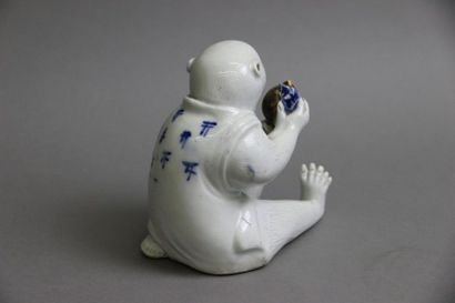 null Korea late period Choseon (1392-1817) 
Statuette, kind of monkey-shaped porcelain...