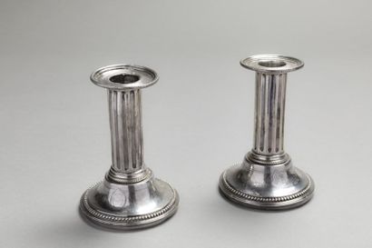 null Pair of toilet torches, the shaft in fluted column, round base with a net of...