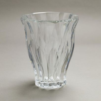 null BACCARAT
Vase en cristal taillé.
H. 21 cm
Tampon de la maison Baccarat
(bon...
