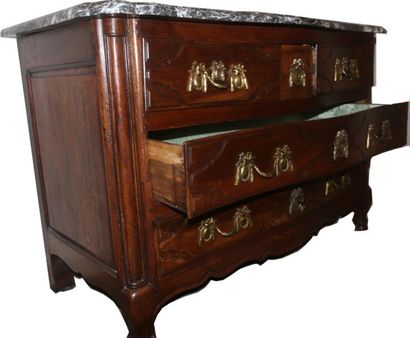 null Chest of drawers with curved front in walnut with five drawers opening on three...