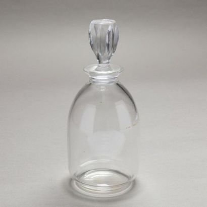 null LALIQUE France
Blown glass bottle in thoughtful shape, the cap with ribbed decoration....