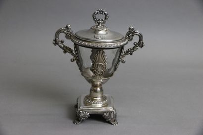 null Covered jam maker with two handles in silver 800°/°°, decorated with palmettes...