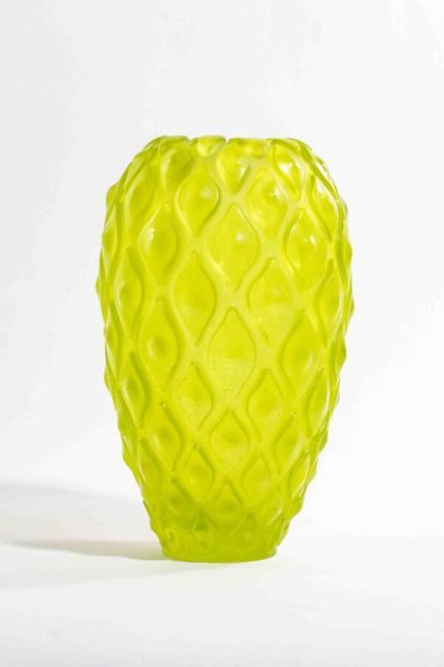 null GHION Christian (born in 1958) & DAUM France
"Calicia" vase in green glass paste...