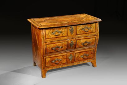 null Chest of drawers with curved front in walnut amaranth, boxwood and burl veneer....