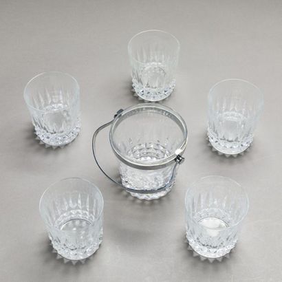 null BACCARAT
Cut crystal Wisky set including: an ice cube seal and five glasses.
the...