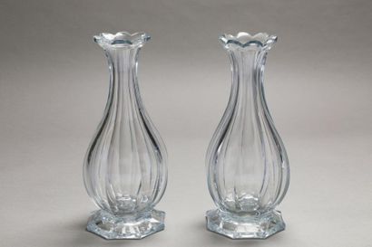 null BACCARAT
Two cut crystal decanters with protruding ribs.
H. 27.5 cm
(Good condition,...