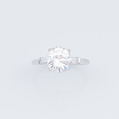null Bague solitaire en platine 950°/°° ornée d'un diamant taille brillant de 3,09...