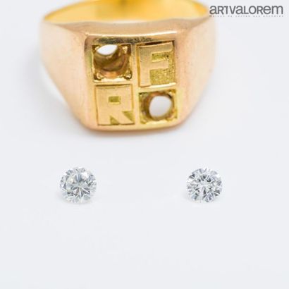 null Chevalière en or jaune 750°/°° monogrammée RF
Poids: 22 g

Deux diamants taille...