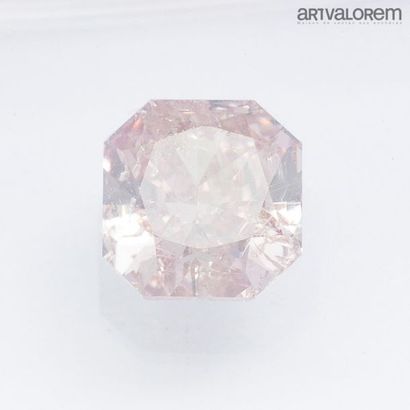 null Diamond on paper 
octagonal brilliant cut weighing 0,61 carat, pink-purple colour
The...