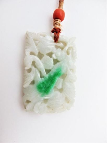 null CHINA
Rectangular jade-jadeite pattern with carved and openwork decoration of...