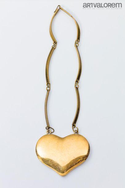 null BUCH et DEICHMANN Danemark
Collier en bronze doré centré d'un pendentif en forme...