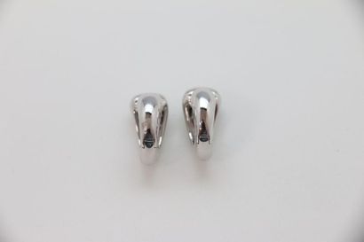 null PIAGET
Paire de boucles d'oreilles percées modèle "coeurs" en or gris 750°/°°...