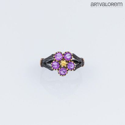 null Ring in 925° silver/°° black rhodium centered on a flower with amethysts and...