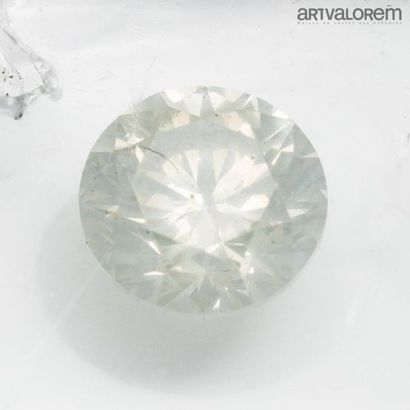 null Diamant sur papier 
de taille brillant pesant 1 carat de couleur gris-vert pâle
La...