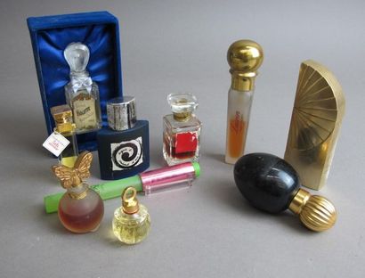 null Divers parfumeurs
Lot comprenant 10 flacons, une flacon d'extrait de "Violette"...