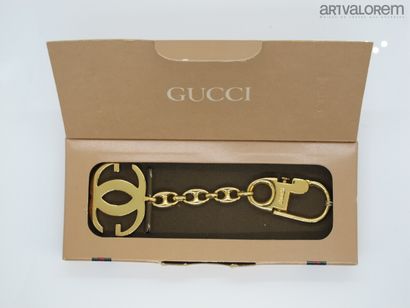 null GUCCI

Keychain with gold-plated metal logo. Signed.

L. 12,5 cm

With his box



LEGAL...