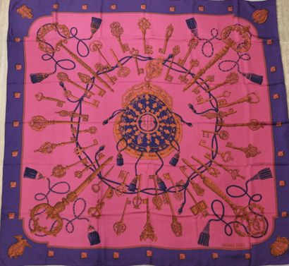 null 
HERMÈS Paris 




Silk shawl on dyed titled "The Keys" by Cathy LATHAM.




Motifs...