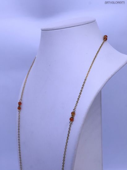 null CHANEL Circa 1980

Necklace chain in gold plated metal punctuated with orange...
