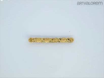 null CHANEL

Gold plated metal brooch with hammered post frieze alternating red and...