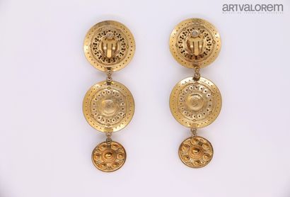 null HENRY Paris

Pair of gilded metal earrings with filigree decoration adorned...