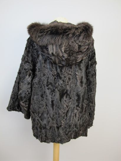 null BRENTANA Haute-Fourrure Paris

Dark brown astrakhan jacket with brown fox-lined...