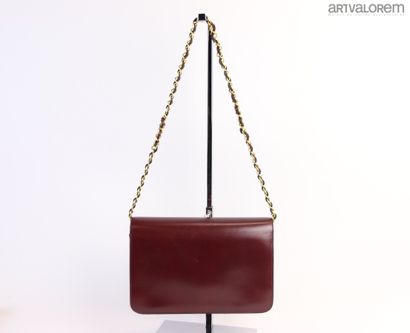 null CHANEL 

Pocket bag with flap in burgundy box, inside in burgundy lambskin,...
