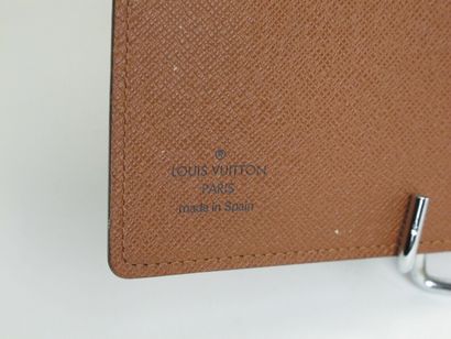 null LOUIS VUITTON

Porte cartes en toile monogram

16,5 x 12 cm

(Bon état)