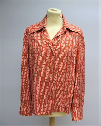 null HERMÈS Paris

Red silk blouse printed with the stylized H of the house of Hermès....