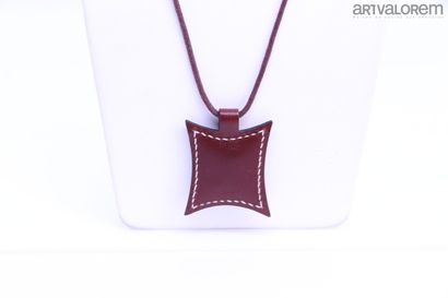 null HERMÈS

Necklace in leather and silver 925°/°°° marked "touareg" collection....