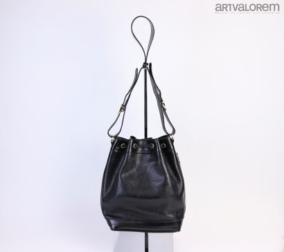 null CELINE

Bucket bag in black grained leather and black box, adjustable shoulder...