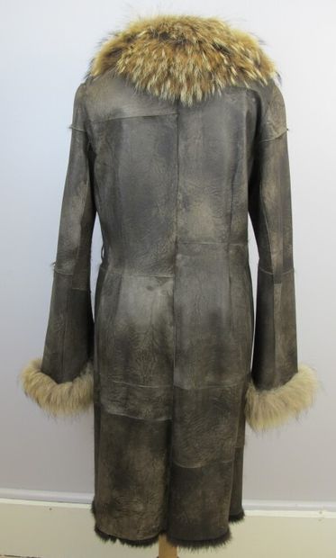 null GIAVANNI

Cowhide coat, fox collar and sleeve, rabbit lining.

Size 3

(As it...